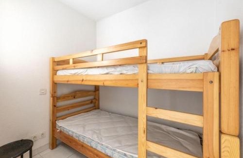 Frejus Plage Apartamento | Appartement Studio Cabine à Fréjus, Piscine, Plage à 500m, Clim, Parking, Terrasse, 4 Couchages - FR-1-226A-110