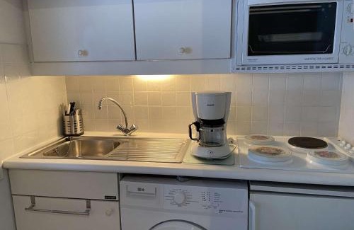 Frejus Plage Apartamento | Appartement Studio Cabine à Fréjus, Piscine, Plage à 500m, Clim, Parking, Terrasse, 4 Couchages - FR-1-226A-110