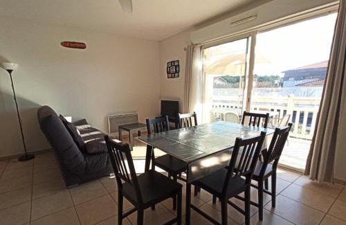 Biscarrosse Plage Apartamento | Appartement T2 Cabine avec Balcon, Parking Privé, à 250m de la Plage - Biscarrosse Plage - FR-1-521-154