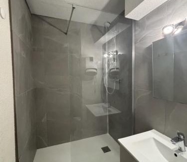 Sete Apartamento | Appartement T2 climatisé 4 personnes piscine et parking privée