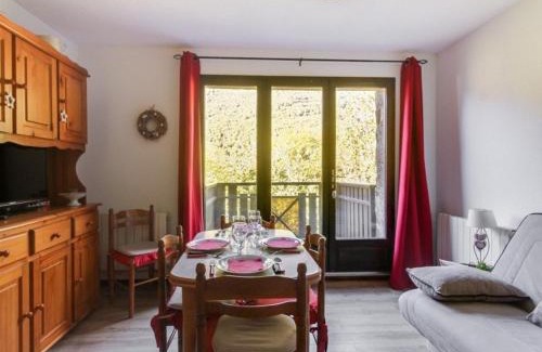 Esquieze-Sere Apartamento | Appartement T3 Duplex 6 Pers. avec Cheminée et Balcon à Esquièze-Sère - FR-1-402-70