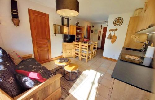 Samoens Apartamento | Appartement T3 rénové, lumineux, balcon et parking au centre du village de Samoëns - FR-1-624-73