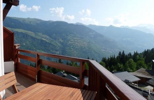 La Perriere Apartamento | *Appartement T3 skis aux pieds avec balcon, parking et ski-casier, idéal pour skieurs !* - FR-1-513-18