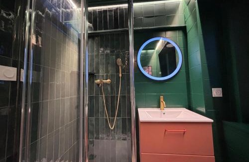 Castres Apartamento | Appartement Thème Années 60' l Baignoire Jets l Clim l Netflix