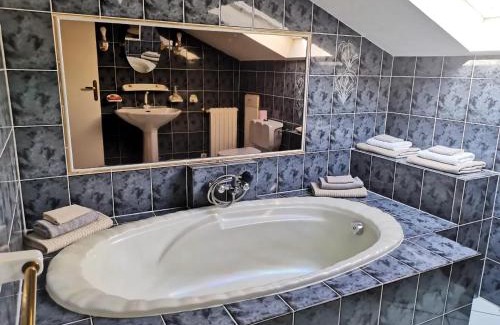 Bastia Apartamento | Appartement Vue Mer à Bastia, terrasse et piscine privée.