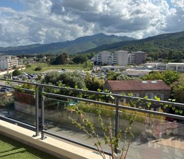 Lucciana Apartamento | Appartement vue montagne