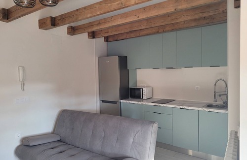 León Apartamento | El Ático de Entrevías. Apartamento con garaje y WI-FI. Céntrico. Bien comunicado