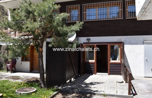 Zinal Apartamento | Appartment in a building in Zinal - 2 beds in the living room - kitchen - 1 shower/WC - TV broadcast