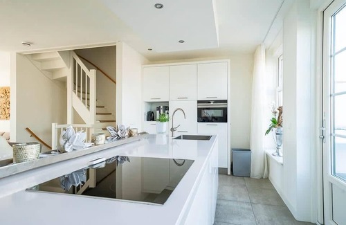 Uitdam Casa | Appartment with 5 bedrooms, 2 bathrooms and a terrace
