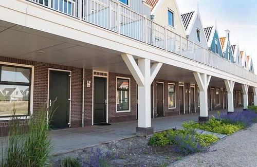 Uitdam Casa | Appartment with 5 bedrooms, 2 bathrooms and a terrace