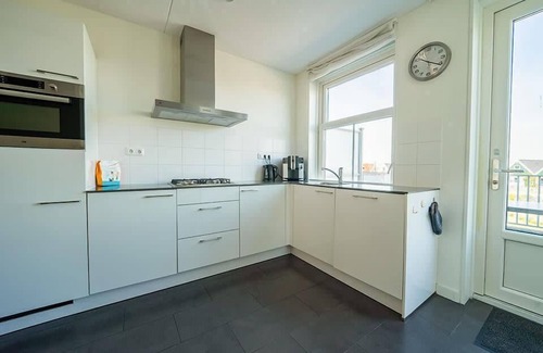 Uitdam Casa | Appartment with 6 bedrooms, 3 bathrooms and 2 balconies
