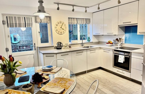 Netley Casa | Appealing centrally located home in the village of Seaview