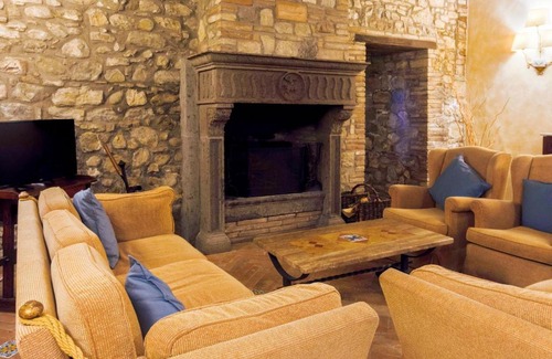 Canalicchio Casa | Appealing Holiday Home in Collazzone with Sauna & Pool