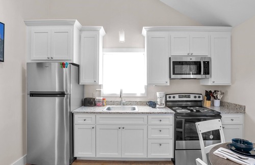 Fredericksburg Cabina | Appian Way Monte Carlo 1 Bedroom Cabin by RedAwning