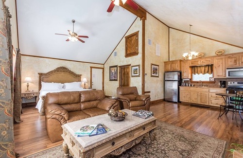 Fredericksburg Cabaña | Appian Way - Tuscan Studio Bedroom Cottage by Redawning