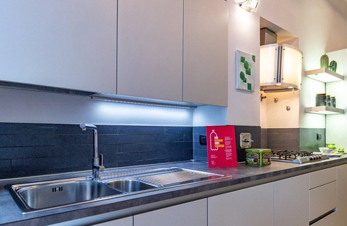 Roman Quarter Apartamento | Apple House al Duomo by Wonderful Italy