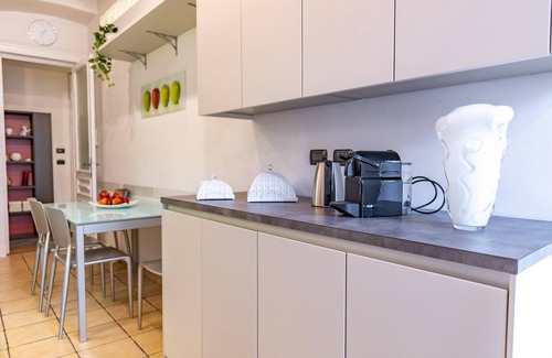 Roman Quarter Apartamento | Apple House al Duomo by Wonderful Italy