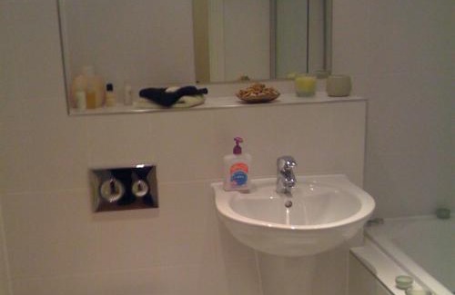 Harlington Casa | Apple House Guesthouse Heathrow Airport