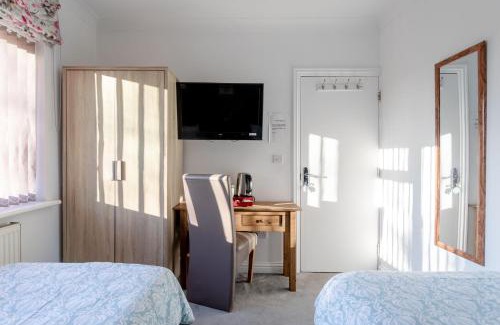Queensbury Casa | Apple House Wembley Twin Room shared bathroom