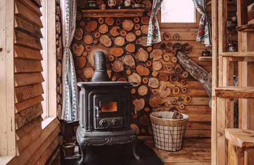 Valea Mare-Pravat Otro | Apple Tree Cabin (Friendship Land)