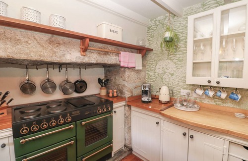 Gweek Cabaña | APPLE TREE COTTAGE, pet friendly, character holiday cottage in Gweek
