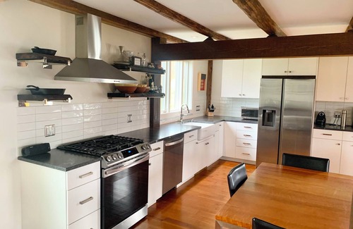 Warren Otro | Apple Tree Farmhouse in Warren, Vermont