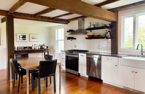 Warren Otro | Apple Tree Farmhouse in Warren, Vermont