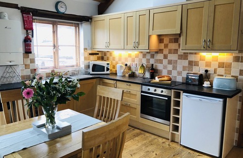 Appledore Cabaña | Appledore - Stables - A couples delight! One bed cottage with parking and wifi!