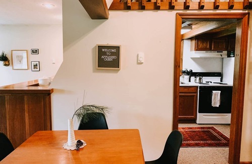 Logan Chalet De Esquí | Acogedor marco en A con bañera de hidromasaje