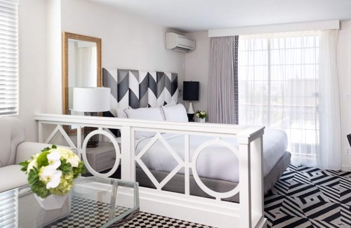 Norma Triangle Hotel | Appreciate the Beauty of Hollywood at an Exemplary Suite! Pool, Pet-friendly!