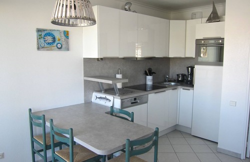 Frejus Port Apartamento | Appt muy hermosa vista al mar y puerto deportivo, con PISCINA / estacionamiento, a 2 minutos a pie de la playa