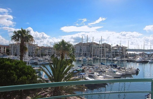 Frejus Port Apartamento | Appt muy hermosa vista al mar y puerto deportivo, con PISCINA / estacionamiento, a 2 minutos a pie de la playa