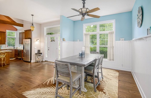 Glenn Haven Shores Casa | Appy Place with beautiful yard, apple trees, & firepit - walk to private beach