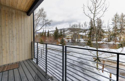 Silverthorne Casa | Après Shores Condo: Upscale Riverfront Retreat
