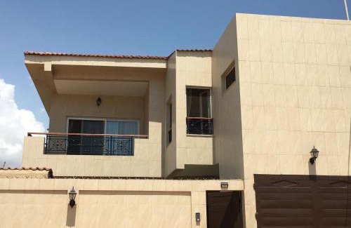 Lome Villa | Apries de Sais - villa de standing avec piscine