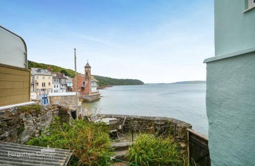 Kingsand Casa | April Cottage, Cawsand - Beach front