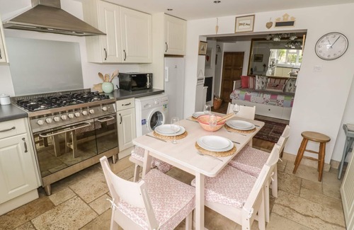 Broadway Cabaña | April Cottage