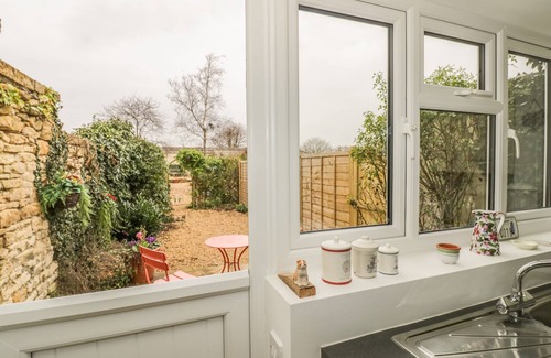 Broadway Cabaña | April Cottage