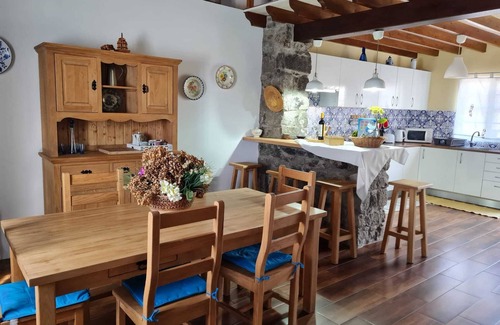 Algarvia Cabaña | Aproveite Para Disfrutar Todo o Conforto e Sossego Numa Casa Típica dos Açores