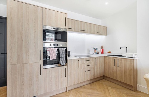 Trafford Apartamento | Apt 1 Causeway · Modern Apartment | Pass the Keys