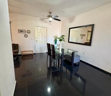 Centro de Cancún Apartamento | Apt 1 Min to Hotel Zone Pool Free Parking