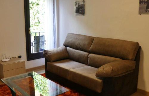 Vic Apartamento | APT 2 Acollidor al Centre històric de Vic APTGARBI