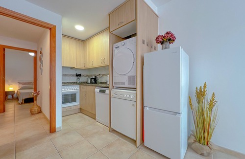 Blanes Apartamento | Apt. 2 pax a 200 m de la playa, wifi gratis - Blanes . Vivalidays Angels.