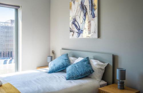 The Docks Apartamento | Apt 21 - Modern 2-Bedroom Gem