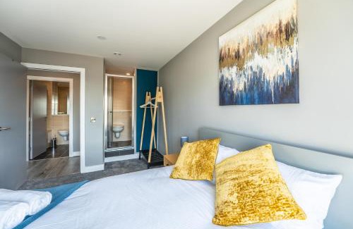 The Docks Apartamento | Apt 21 - Modern 2-Bedroom Gem