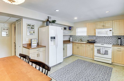 Holly Hill Apartamento | Apt 3 Mi to Beach & Daytona Boardwalk Amusements!