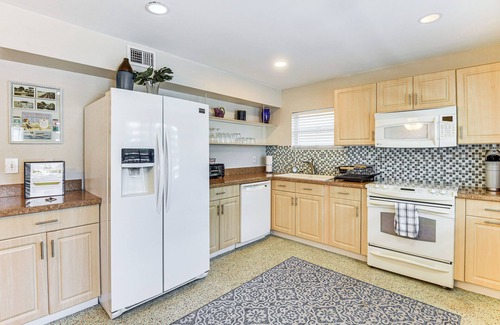 Holly Hill Apartamento | Apt 3 Mi to Beach & Daytona Boardwalk Amusements!