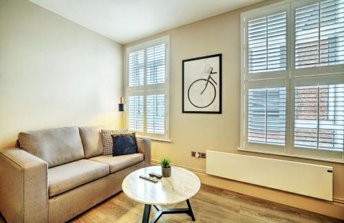 Trafford Apartamento | Apt 4, 10 Kingsway in a stylish Georgian Building