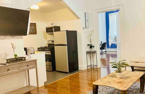 CUF Apartamento | Apt #4 · Clean and Historical one bedroom apt in OTR/UC