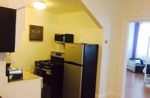 CUF Apartamento | Apt #4 · Clean and Historical one bedroom apt in OTR/UC
